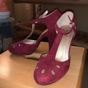 maroon velvet closed toed heels